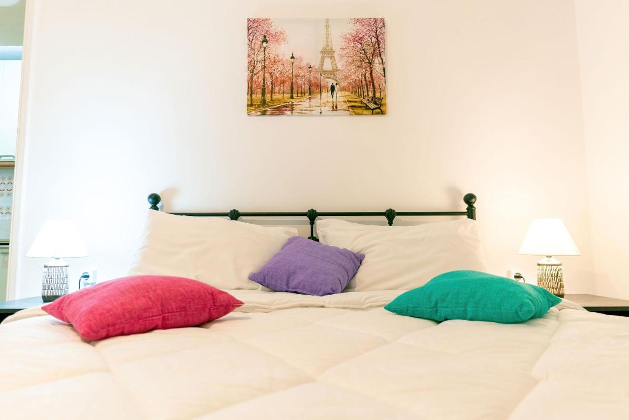 Maria's δίπλα στο νοσοκομείο παίδων και στο λαϊκό Appartement Athènes