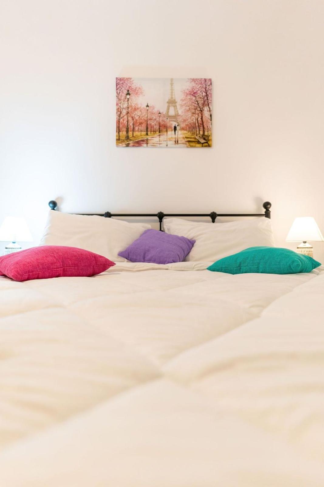 Maria's δίπλα στο νοσοκομείο παίδων και στο λαϊκό Appartement Athènes